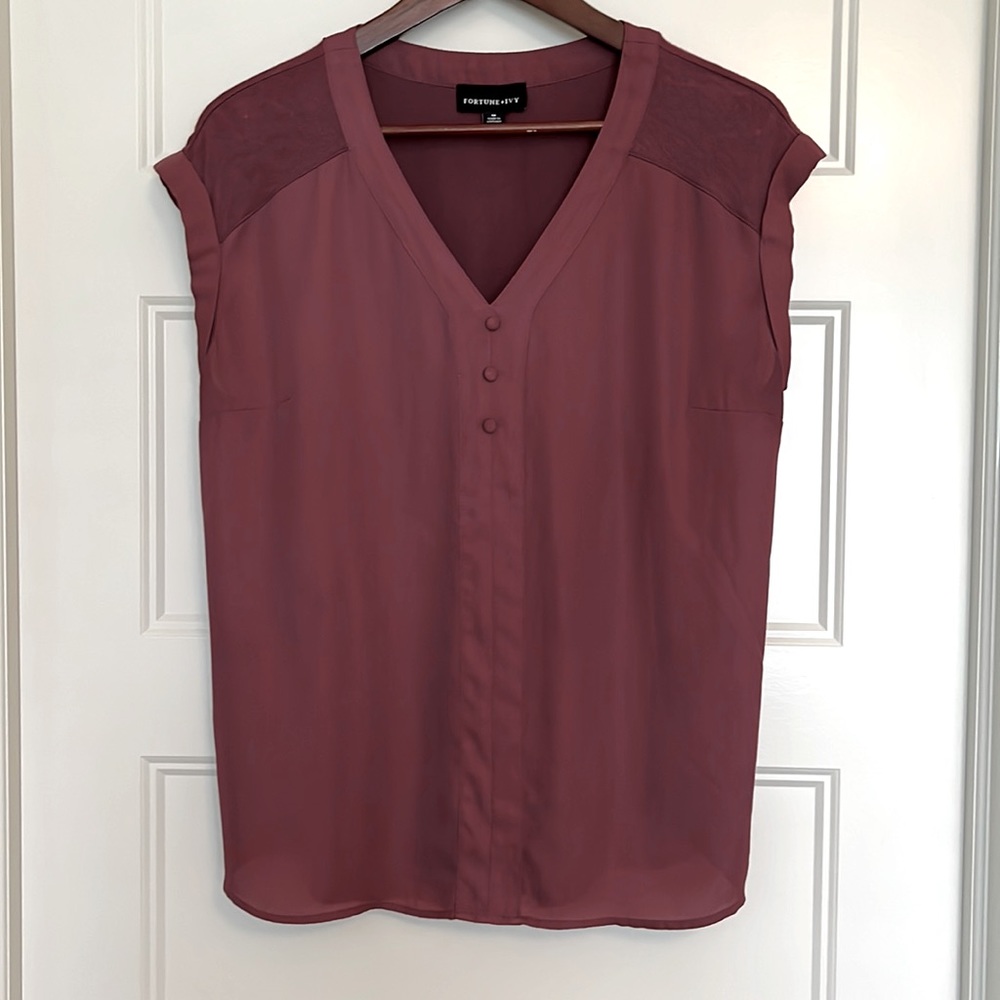Fortune & Ivy mauve cap-sleeve blouse, size M. Like NEW!!!
